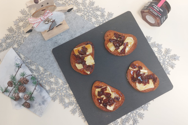 Tostas con miel de pimiento caramelizado